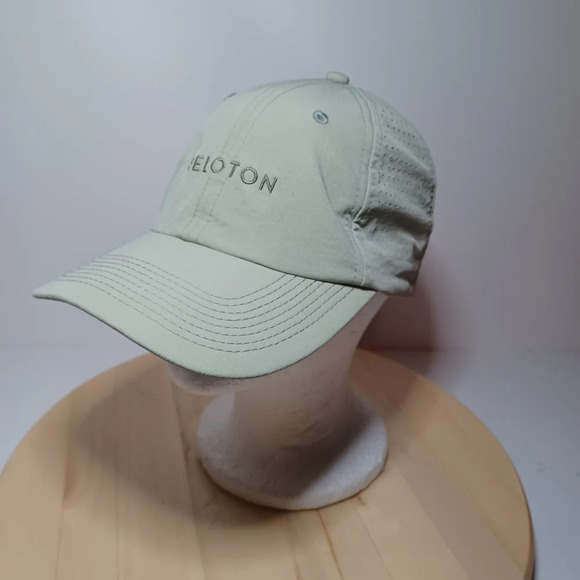 Peloton Run Vented Hat Strapback Perforated Sage Green see pictures for referenc - Picture 2 of 8